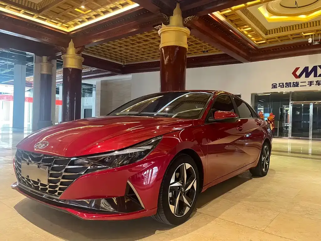 Hyundai Elantra — фото 1