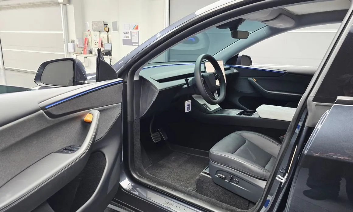 Tesla Model Y — фото 9