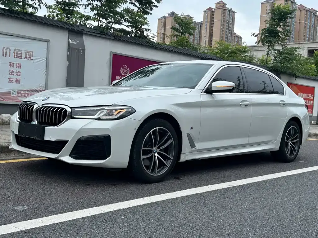 BMW 5 Series — фото 8