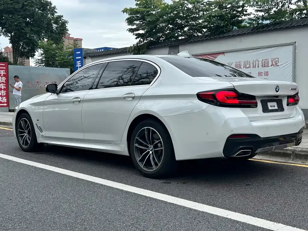 BMW 5 Series — фото 6