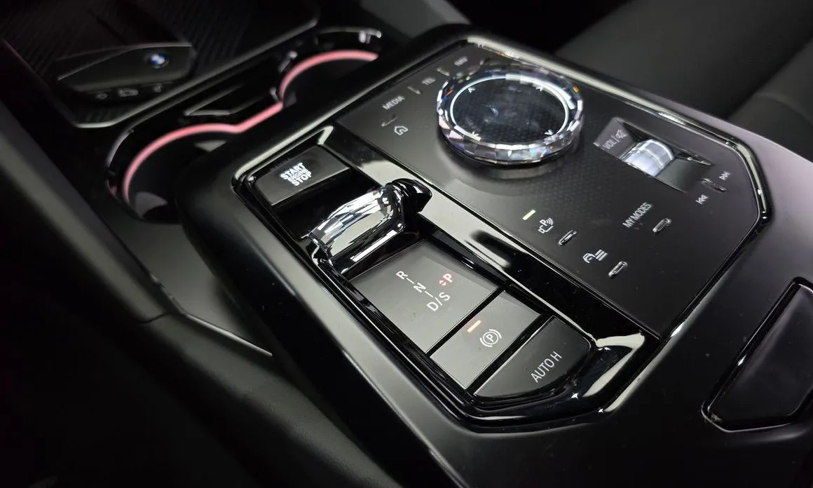 BMW 5-Series 2026 из KR, фото 9