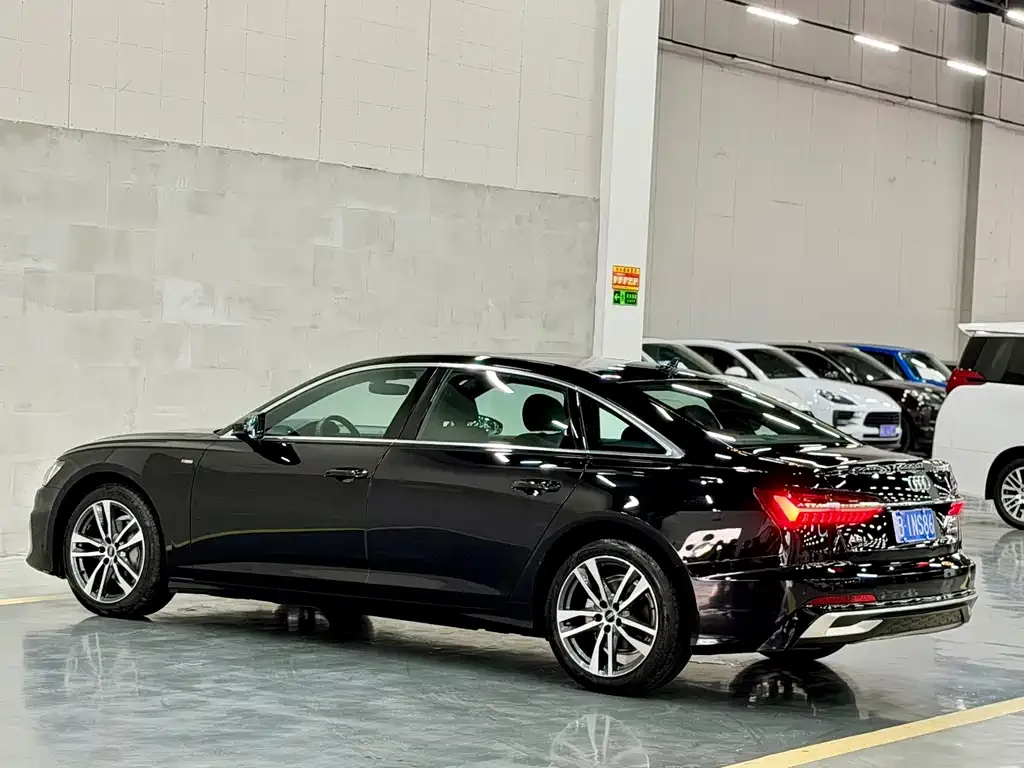 Audi A6L — фото 9