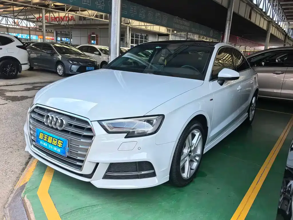 Audi A3 — фото 1