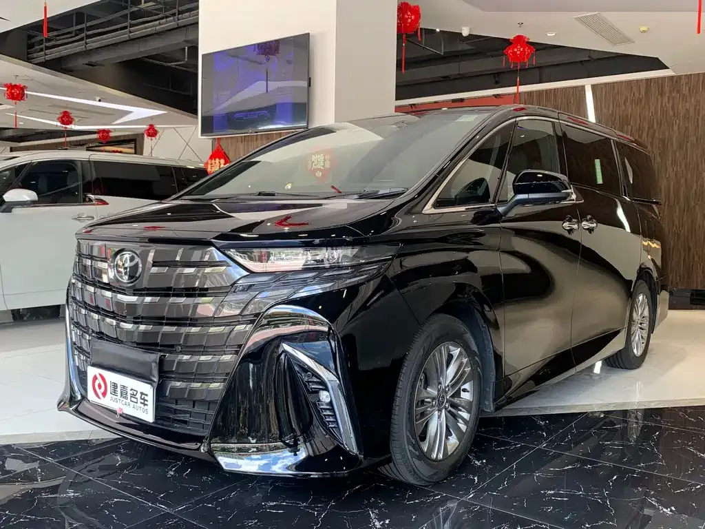 Toyota Alphard — фото 1