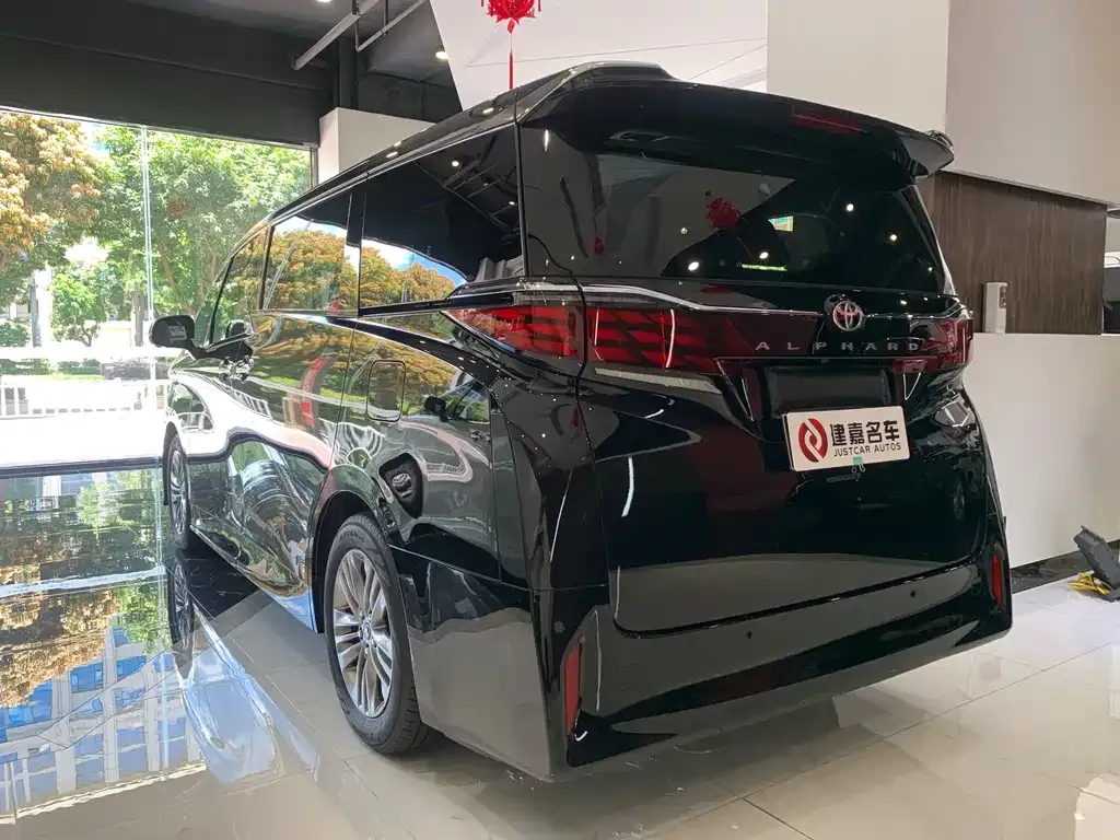 Toyota Alphard — фото 4
