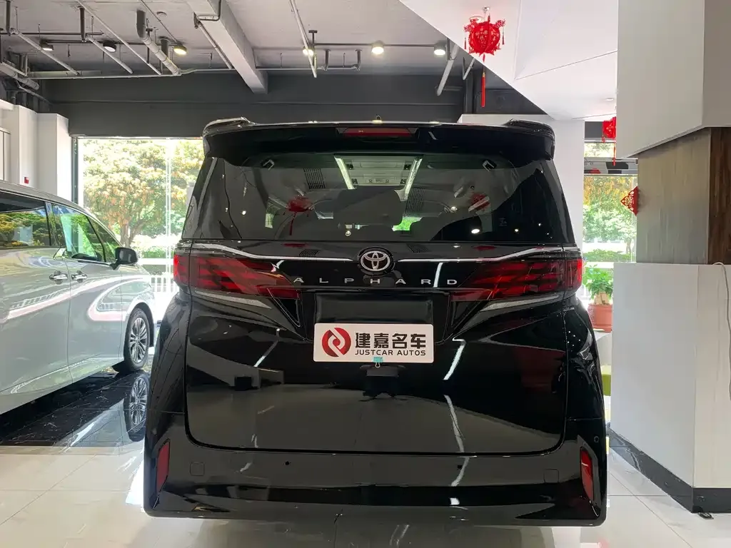 Toyota Alphard — фото 6
