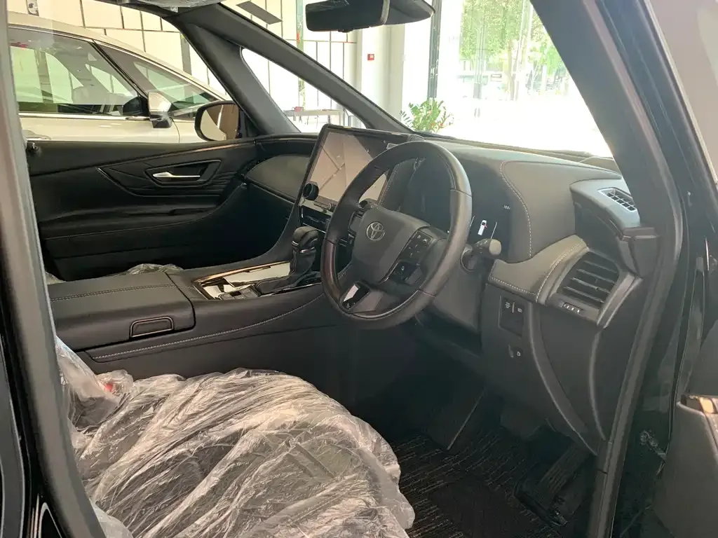Toyota Alphard — фото 9