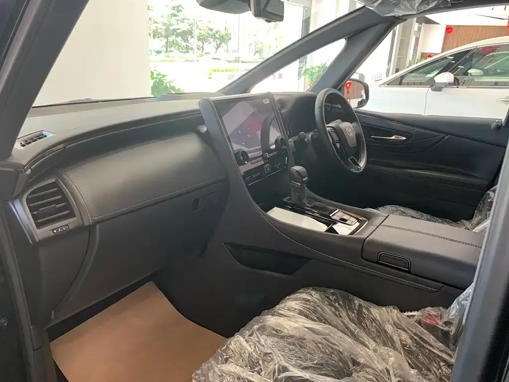 Toyota Alphard — фото 10