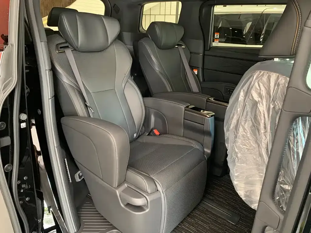 Toyota Alphard — фото 3