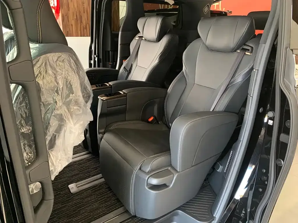 Toyota Alphard — фото 2