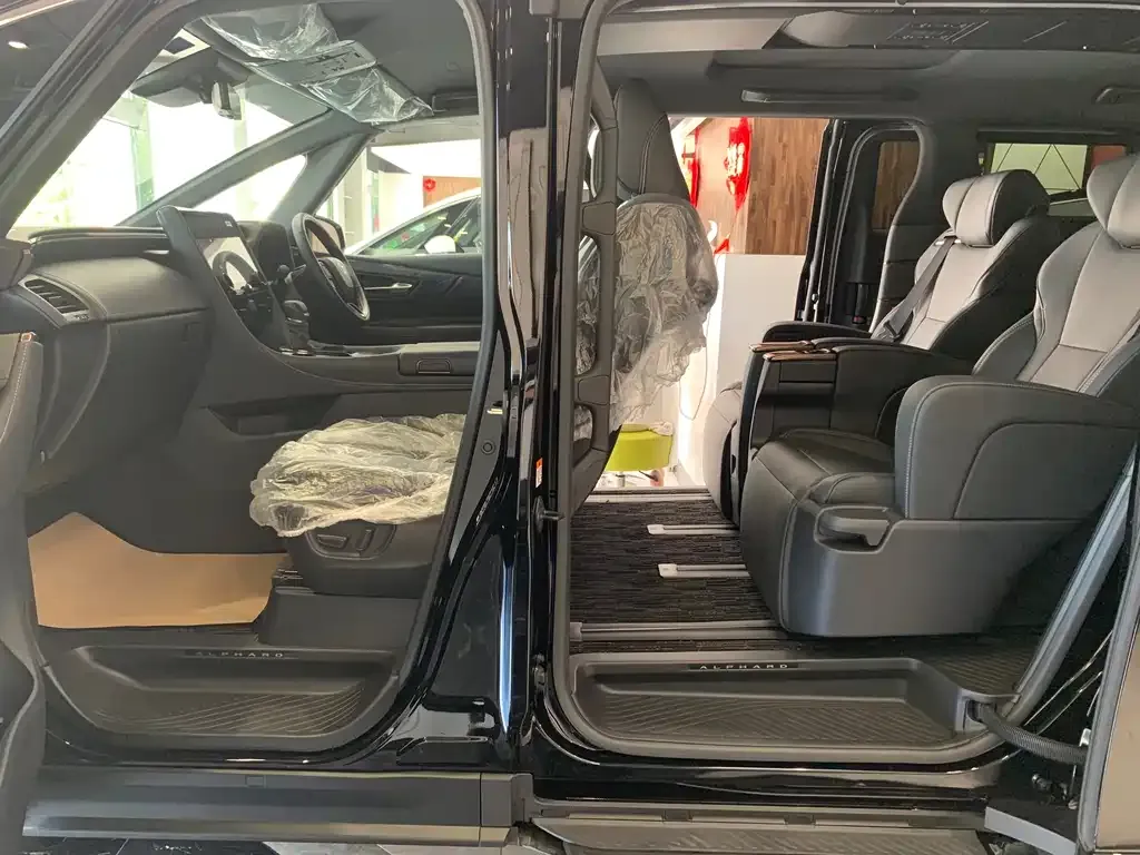 Toyota Alphard — фото 5