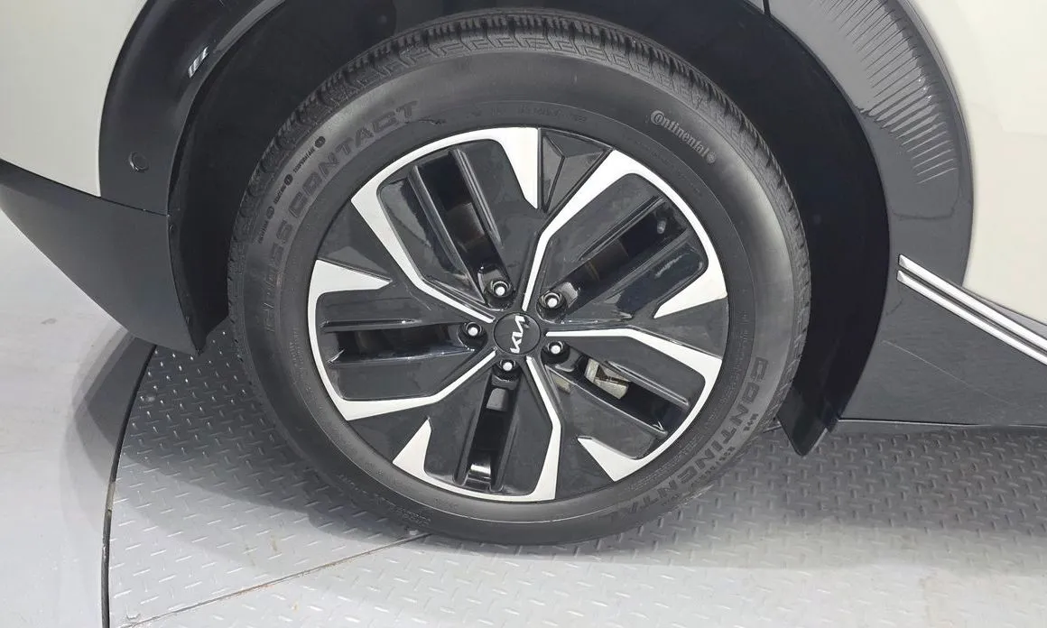 Kia EV6 — фото 9