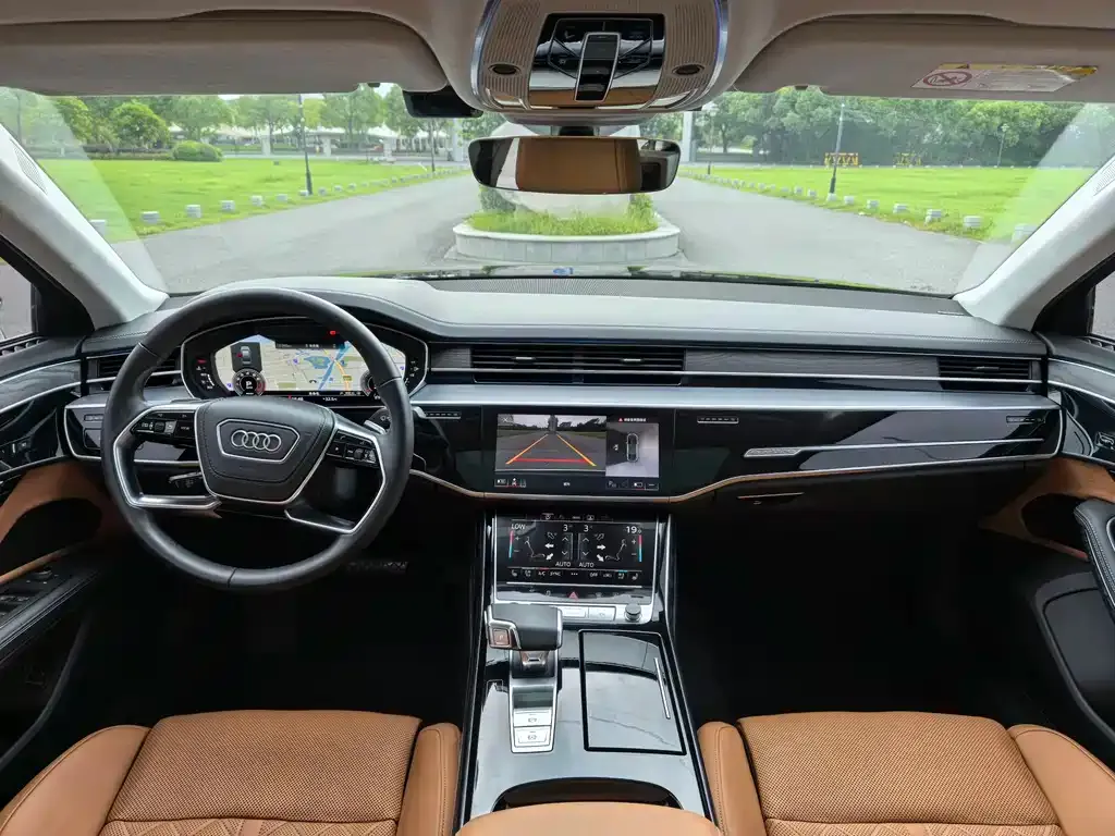 Audi A8 — фото 5