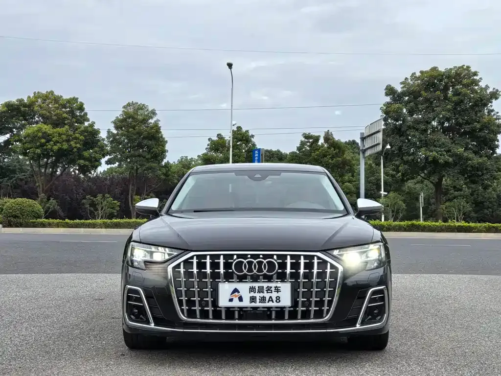 Audi A8 — фото 2