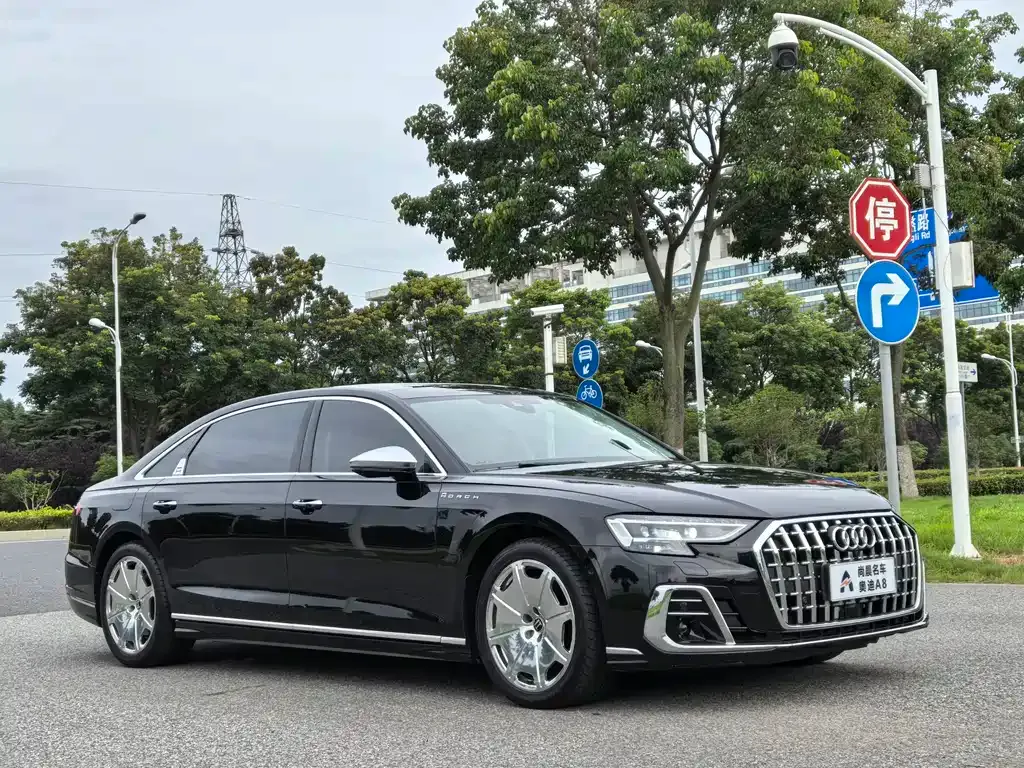 Audi A8 — фото 8