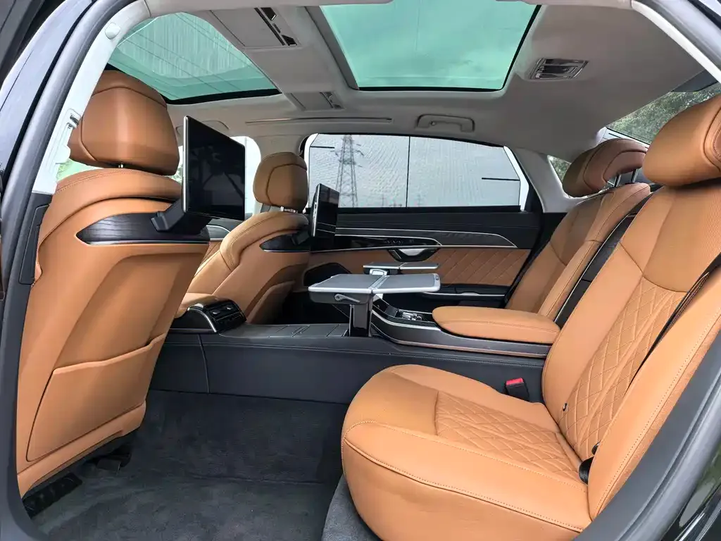 Audi A8 — фото 6