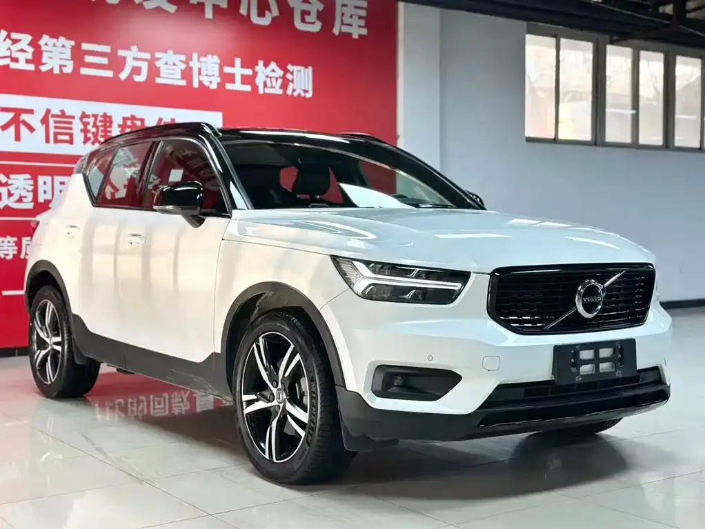 Volvo XC40 — фото 3