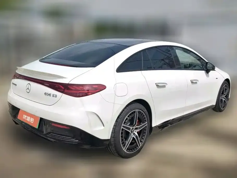 Mercedes-Benz EQE AMG — фото 4