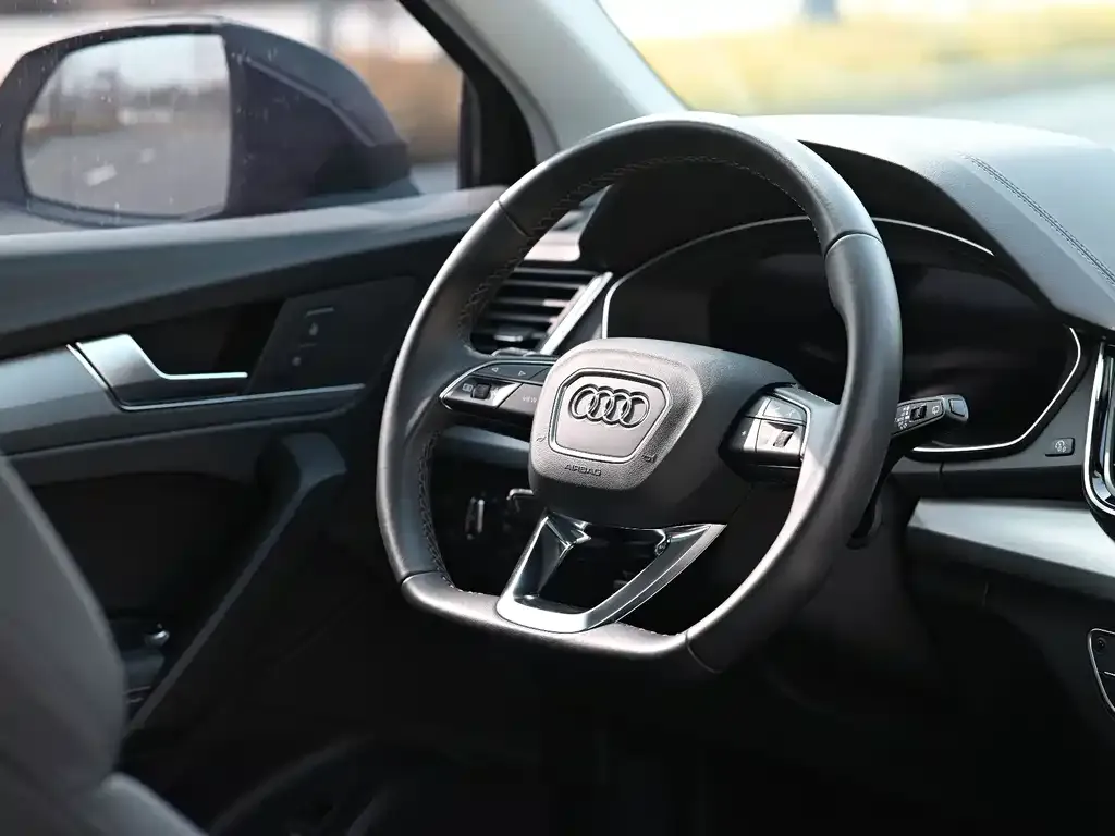 Audi Q5L — фото 10