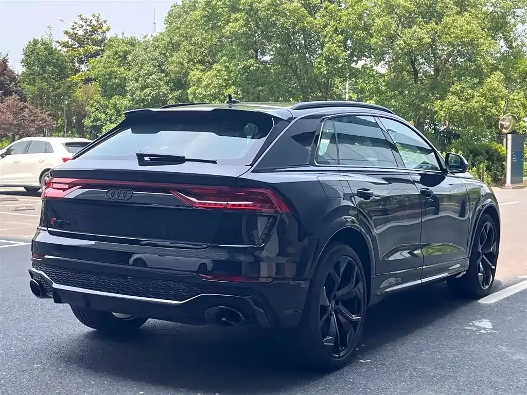 Audi RS Q8 — фото 10
