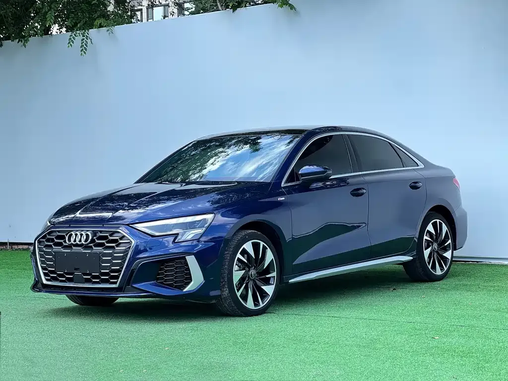 Audi A3 — фото 1
