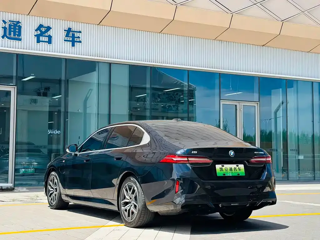 BMW i5 — фото 6