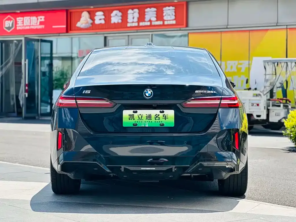 BMW i5 — фото 7