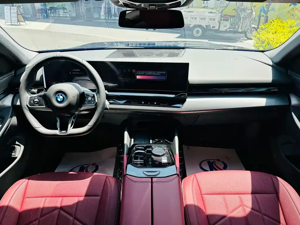 BMW i5 — фото 10
