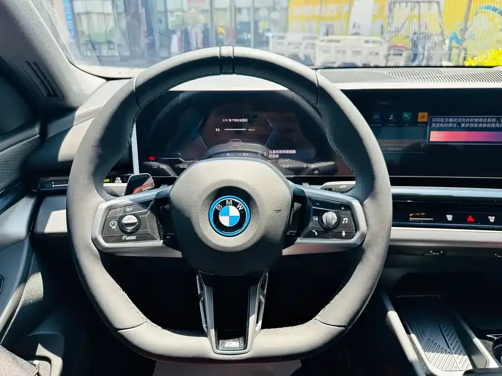 BMW i5 — фото 9