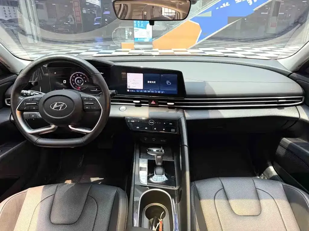 Hyundai Elantra — фото 10