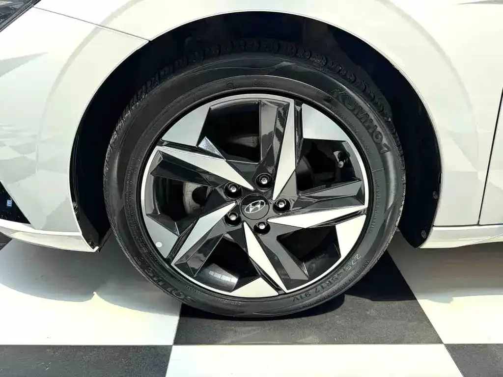 Hyundai Elantra — фото 4
