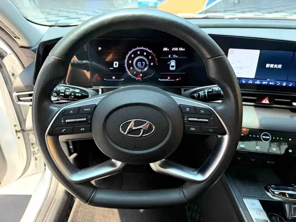 Hyundai Elantra — фото 9