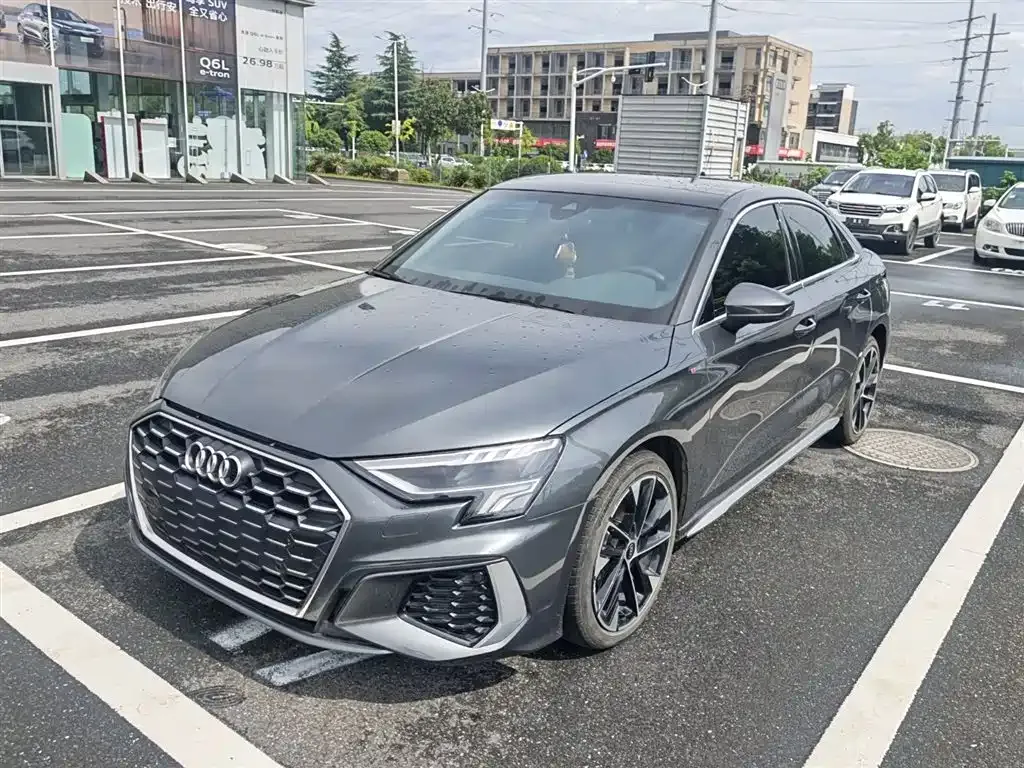 Audi A3 — фото 1