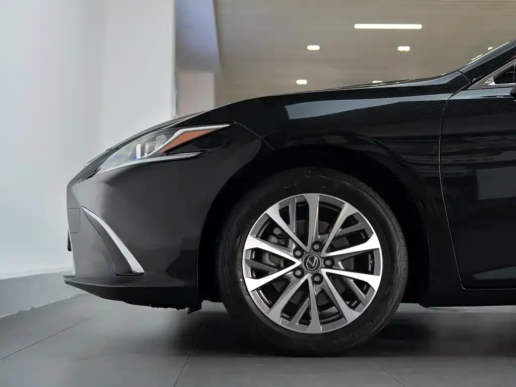 Lexus ES — фото 10