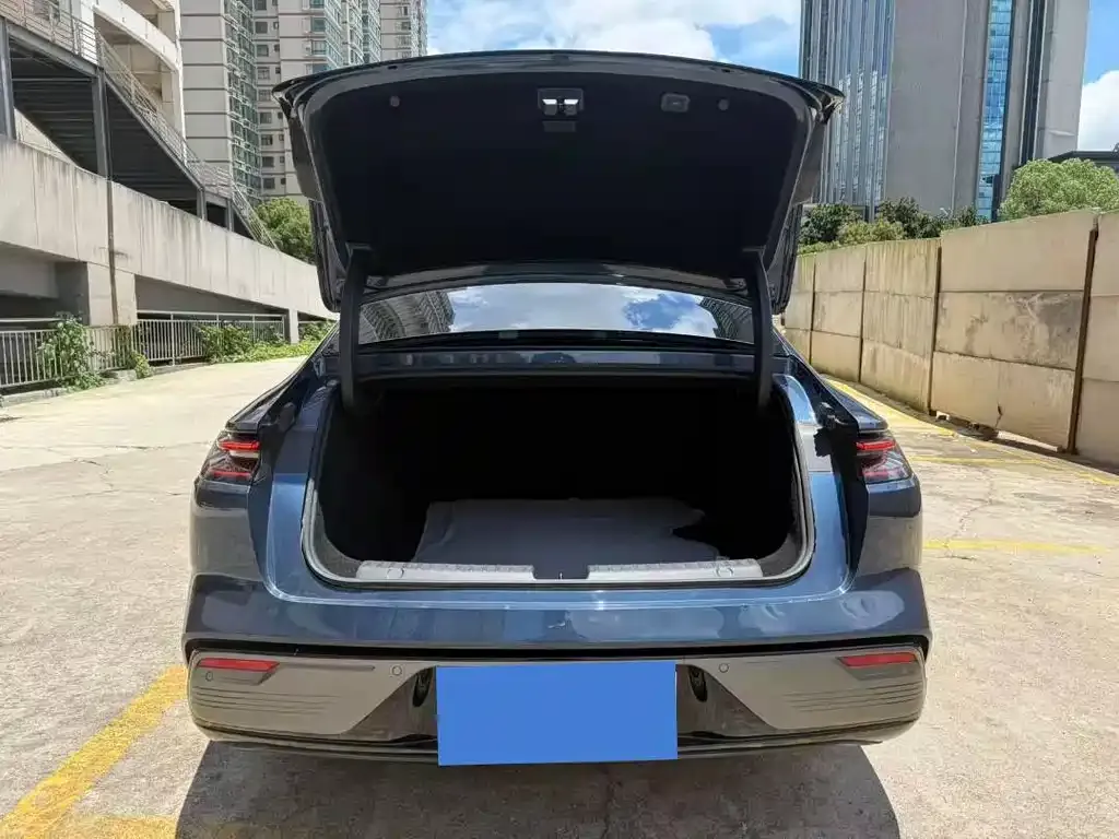 Geely Galaxy Xingyao 8 2025 из CN, фото 6