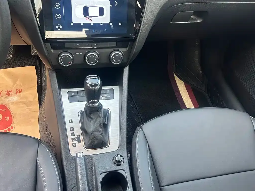 Skoda Octavia — фото 10