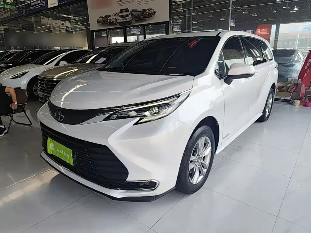 Toyota Sienna — фото 2