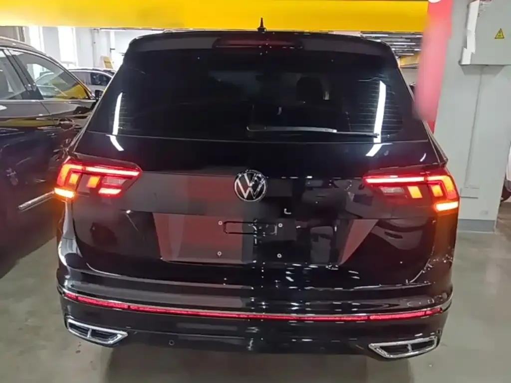 Volkswagen Tiguan L — фото 2