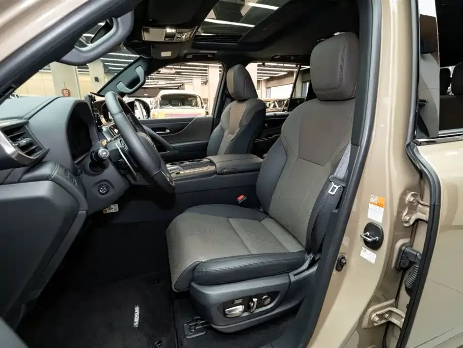 Lexus LX — фото 7