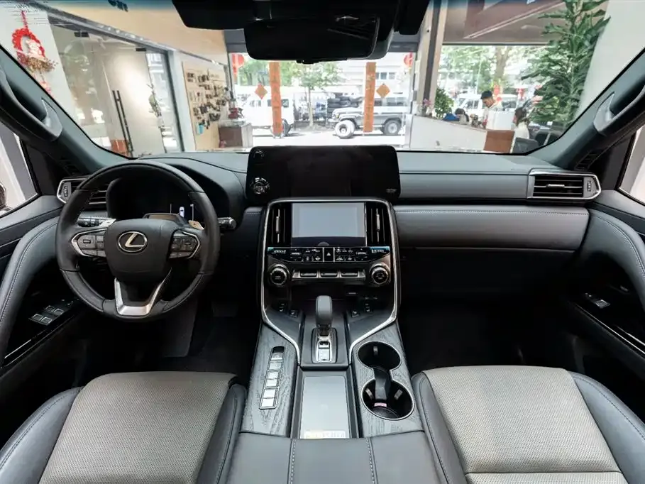Lexus LX — фото 6