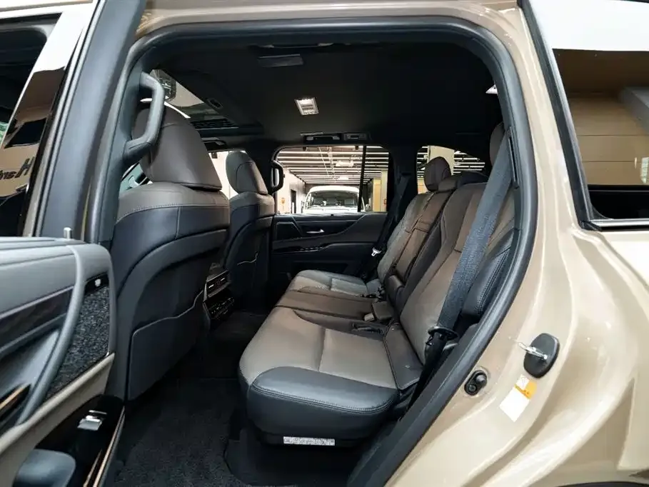 Lexus LX — фото 9