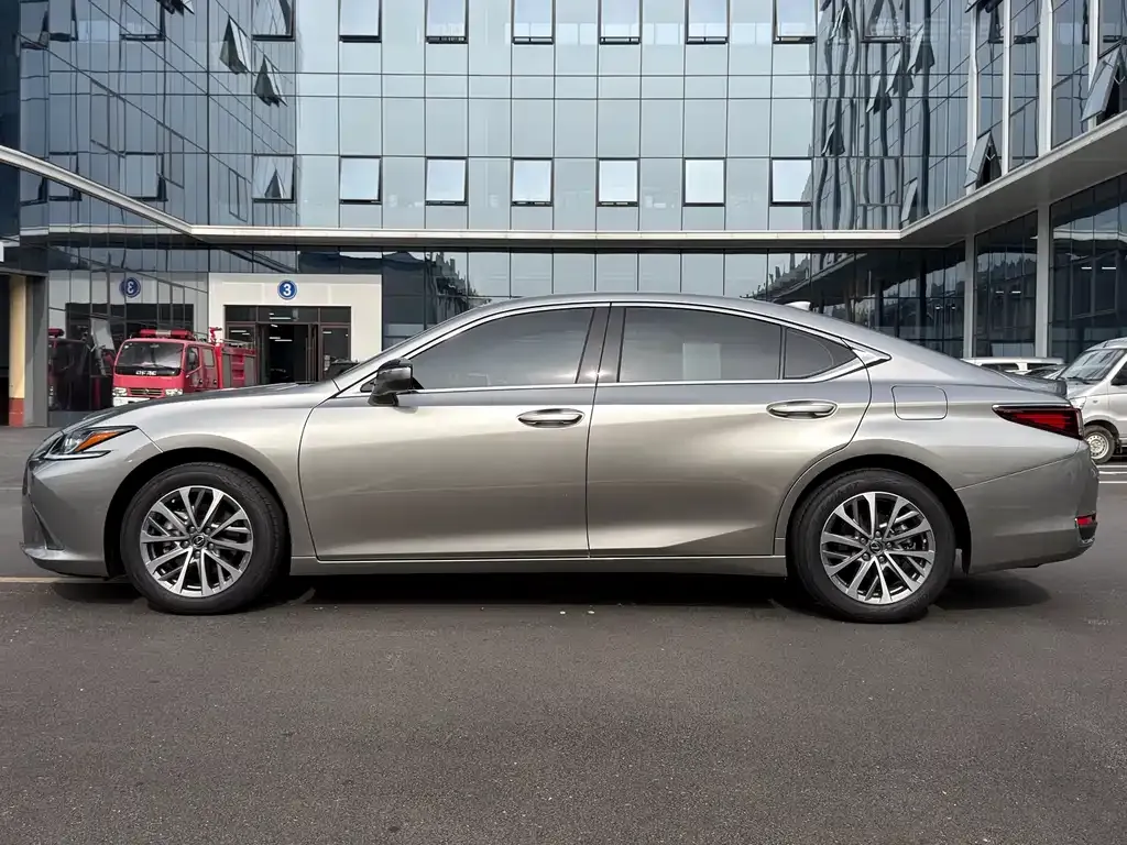 Lexus ES — фото 3