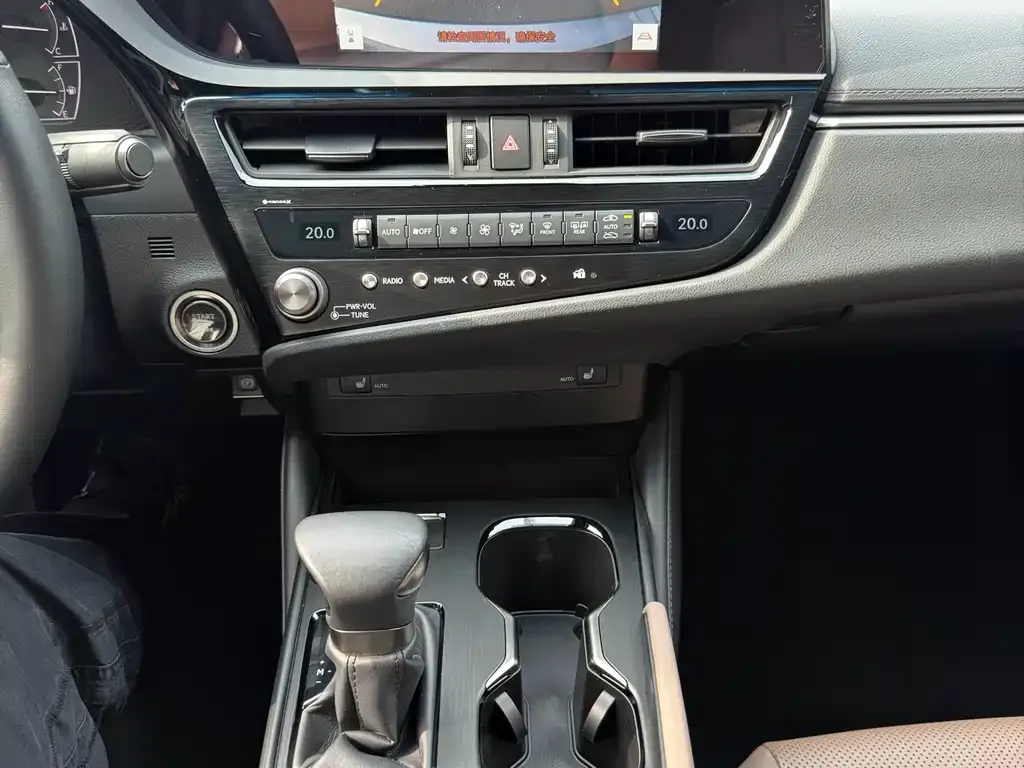 Lexus ES — фото 7