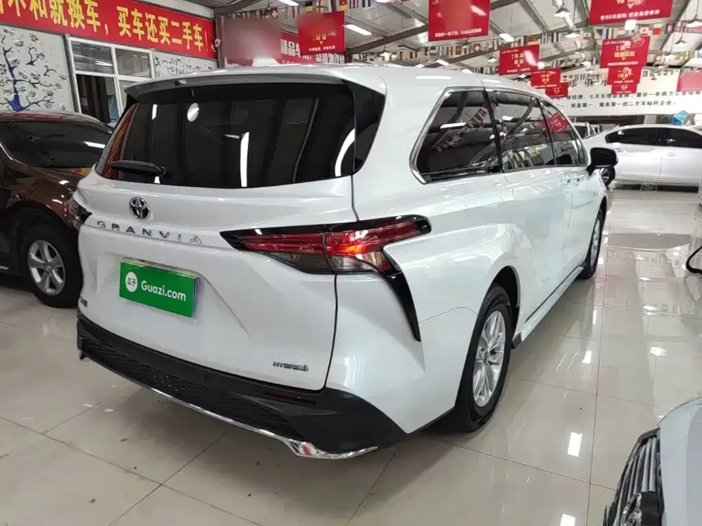 Toyota Granvia — фото 4