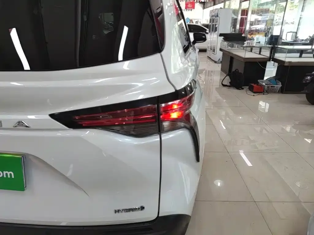 Toyota Granvia — фото 8