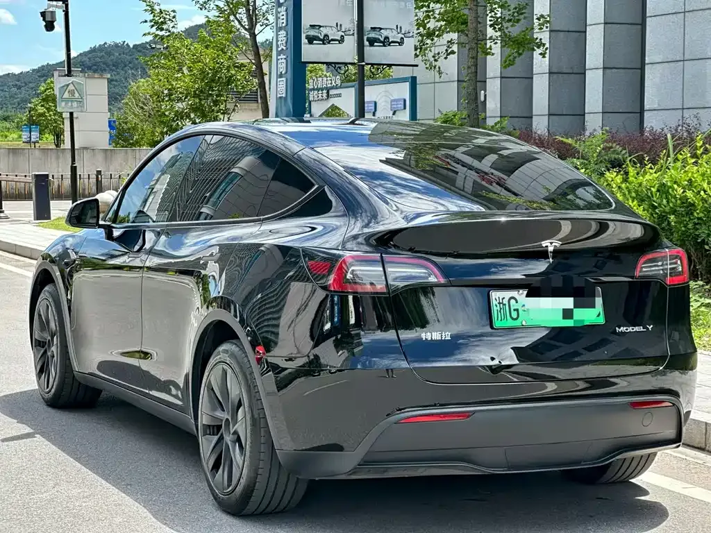 Tesla Model Y — фото 7