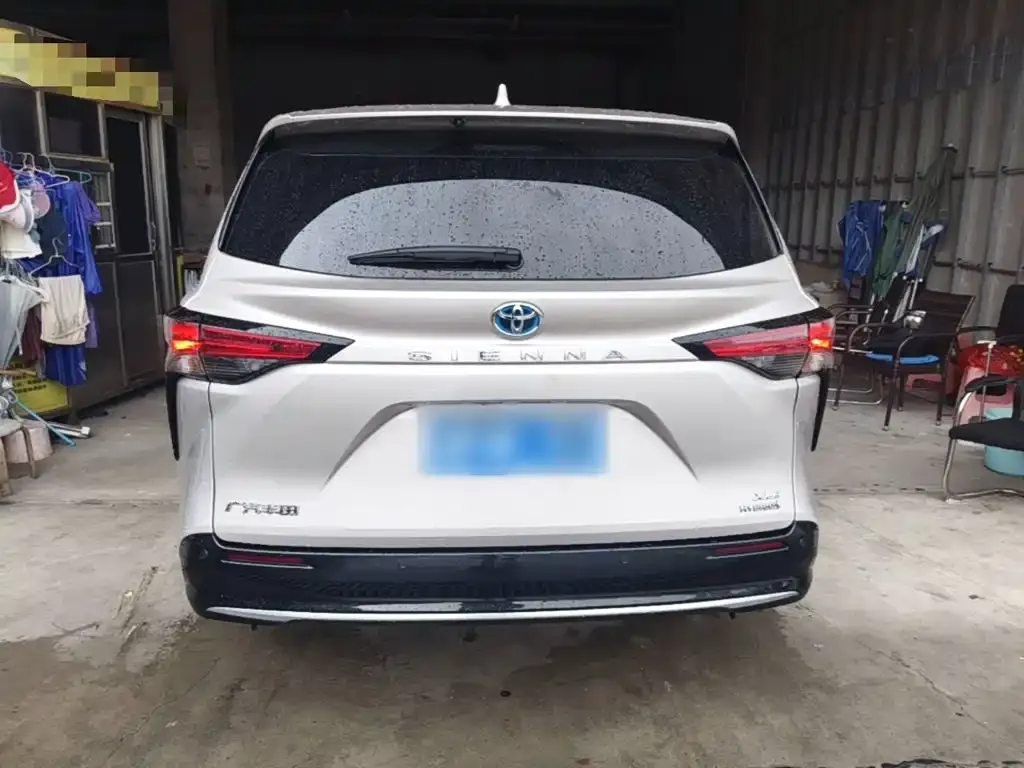 Toyota Sienna — фото 7