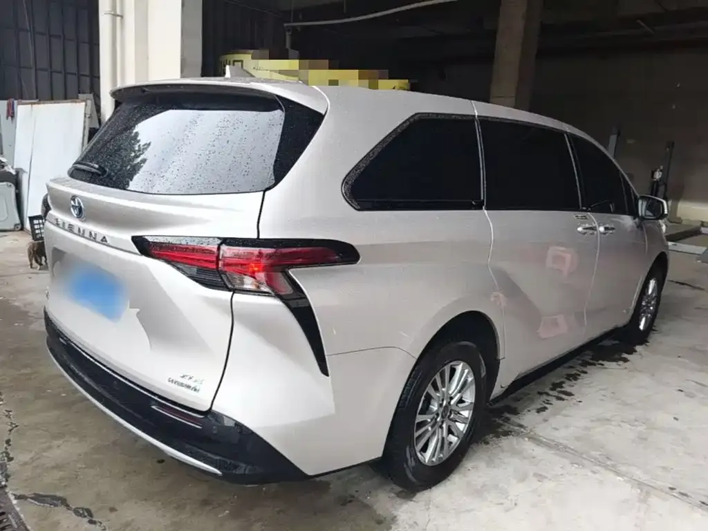 Toyota Sienna — фото 8