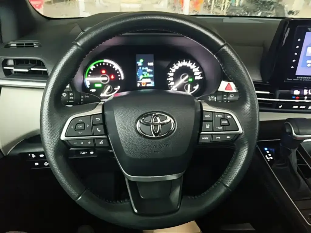 Toyota Sienna — фото 10