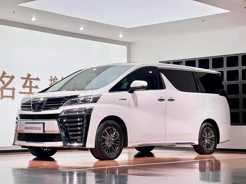 Toyota Vellfire — фото 1